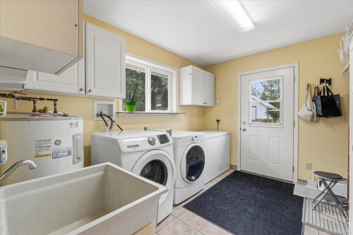 2212 Burgoyne Rd, Coombs, BC 