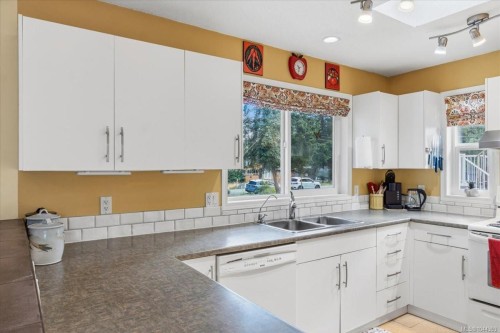 2212 Burgoyne Rd, Coombs, BC 
