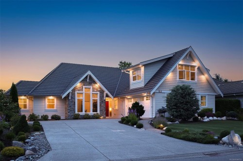 3232 Majestic Dr, Courtenay, BC 