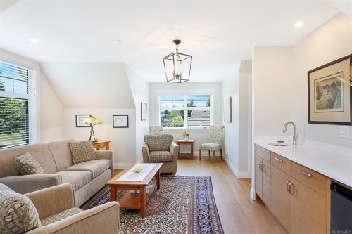 3232 Majestic Dr, Courtenay, BC 