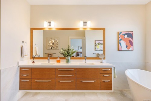 3232 Majestic Dr, Courtenay, BC 