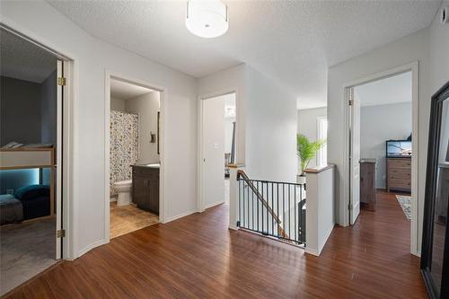 7 Elm Cr, Stonewall, MB - Indoor Photo Showing Other Room