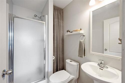 7 Elm Cr, Stonewall, MB - Indoor Photo Showing Bathroom