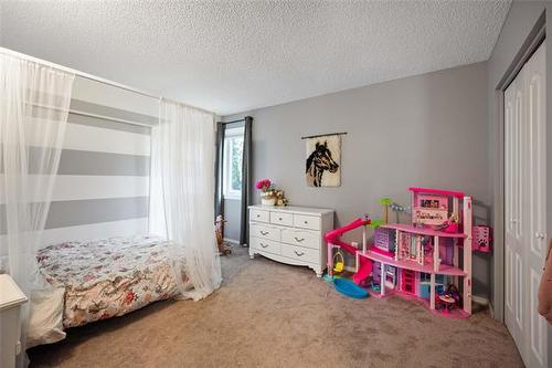 7 Elm Cr, Stonewall, MB - Indoor Photo Showing Bedroom