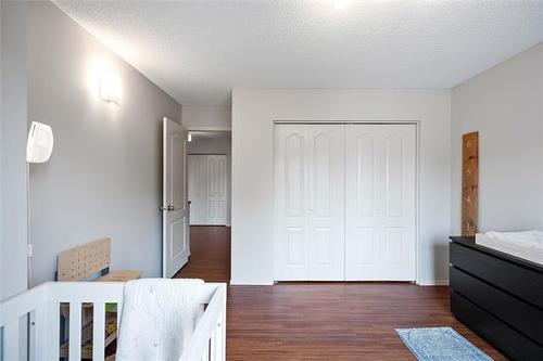 7 Elm Cr, Stonewall, MB - Indoor Photo Showing Bedroom