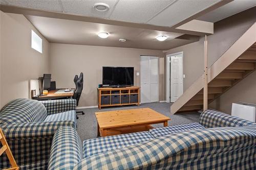 7 Elm Cr, Stonewall, MB - Indoor
