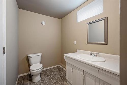 7 Elm Cr, Stonewall, MB - Indoor Photo Showing Bathroom