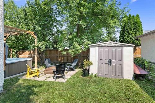 7 Elm Cr, Stonewall, MB - Outdoor With Backyard