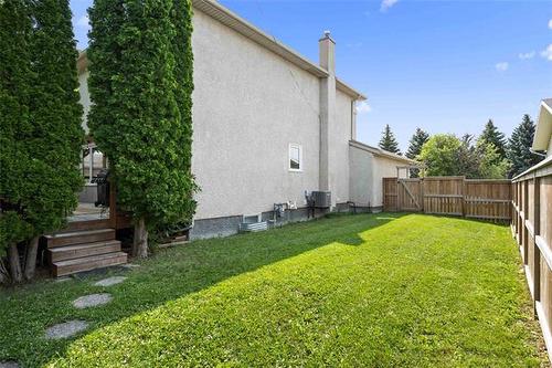 7 Elm Cr, Stonewall, MB - Outdoor