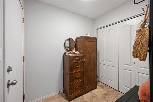 7 Elm Cr, Stonewall, MB - Indoor