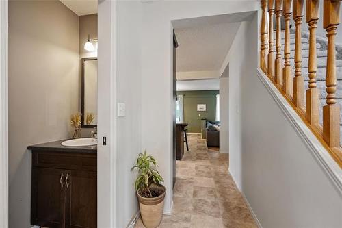 7 Elm Cr, Stonewall, MB - Indoor Photo Showing Other Room