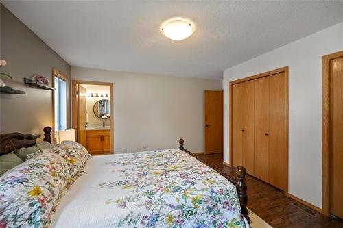 42 Oak Bay, Stonewall, MB - Indoor Photo Showing Bedroom