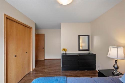 42 Oak Bay, Stonewall, MB - Indoor Photo Showing Bedroom