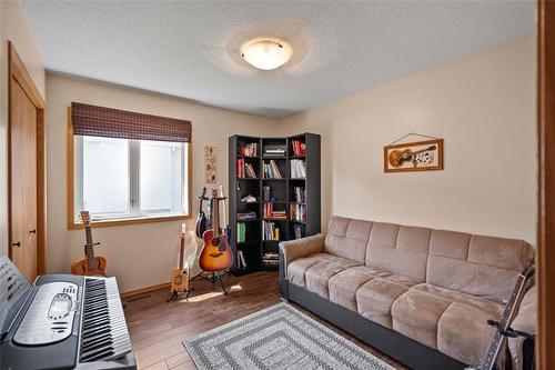 42 Oak Bay, Stonewall, MB - Indoor