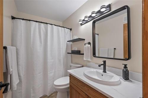 42 Oak Bay, Stonewall, MB - Indoor Photo Showing Bathroom