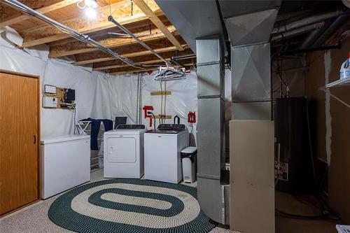 42 Oak Bay, Stonewall, MB - Indoor Photo Showing Laundry Room