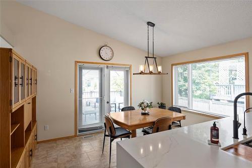 42 Oak Bay, Stonewall, MB - Indoor Photo Showing Dining Room