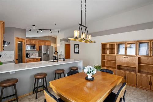42 Oak Bay, Stonewall, MB - Indoor Photo Showing Dining Room