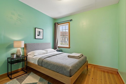 Bedroom - 25 Av. Queen, Pointe-Claire, QC - Indoor Photo Showing Bedroom