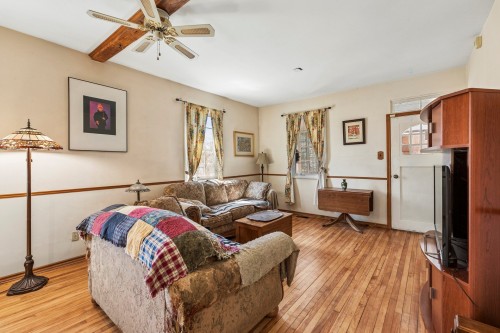 Living Room - 25 Av. Queen, Pointe-Claire, QC - Indoor