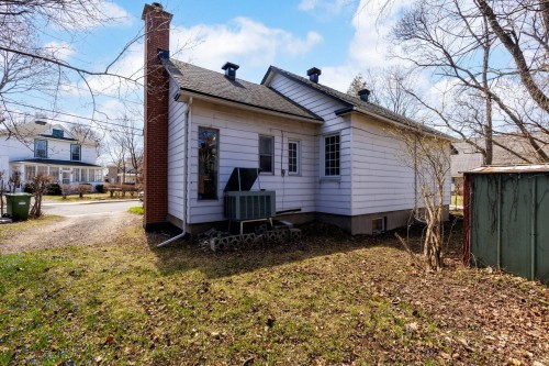 Back of Structure - 25 Av. Queen, Pointe-Claire, QC - Outdoor