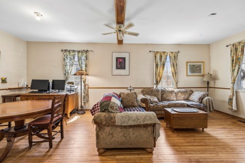 Family Room - 25 Av. Queen, Pointe-Claire, QC - Indoor Photo Showing Living Room