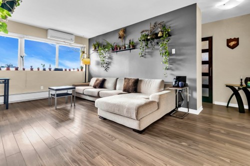 Salon - 804-6 Av. Argyle, Saint-Lambert, QC - Indoor Photo Showing Living Room