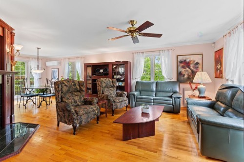Salon - 150 Rue Hector, Rosemère, QC - Indoor Photo Showing Living Room