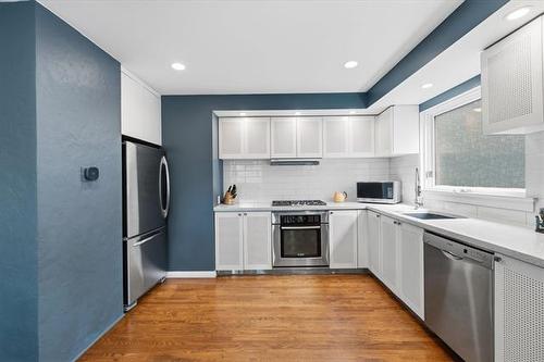 1324 Wellington Cr, Winnipeg, MB - Indoor Photo Showing Kitchen With Upgraded Kitchen