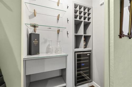 1324 Wellington Cr, Winnipeg, MB - Indoor