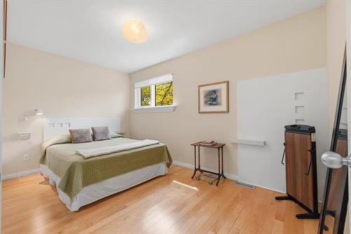 1324 Wellington Cr, Winnipeg, MB - Indoor Photo Showing Bedroom