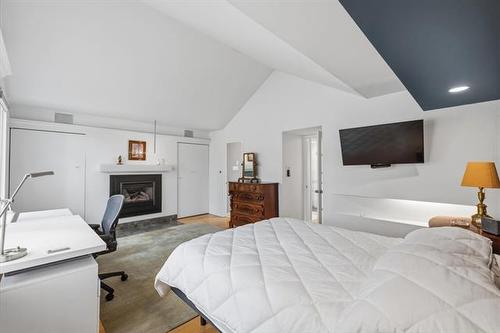1324 Wellington Cr, Winnipeg, MB - Indoor Photo Showing Bedroom