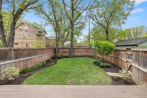 1324 Wellington Cr, Winnipeg, MB - Outdoor