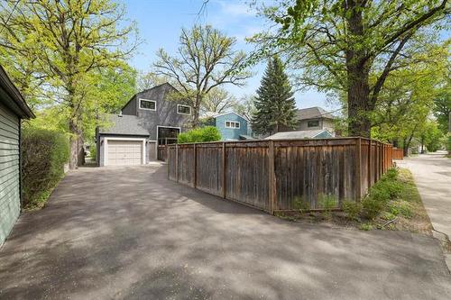 1324 Wellington Cr, Winnipeg, MB - Outdoor