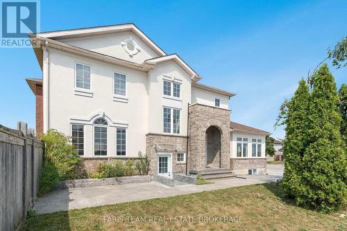 2 VANESSA DRIVE  Orillia, ON L3V 7Y8