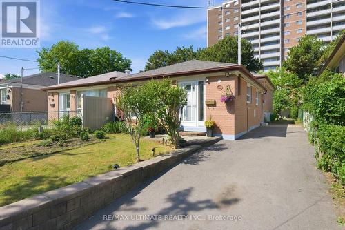 48 Venetian Crescent, Toronto, ON - Outdoor