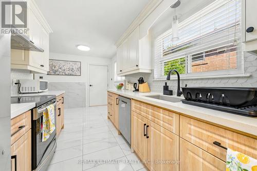 48 Venetian Crescent, Toronto, ON - Indoor Photo Showing Kitchen