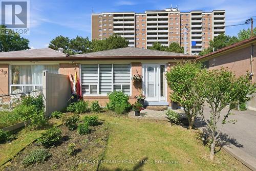 48 Venetian Crescent, Toronto, ON - Outdoor