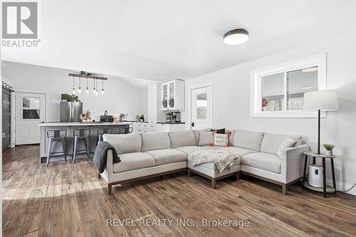 122 Mcguire Beach Road, Kawartha Lakes (Carden), ON - Indoor Photo Showing Living Room