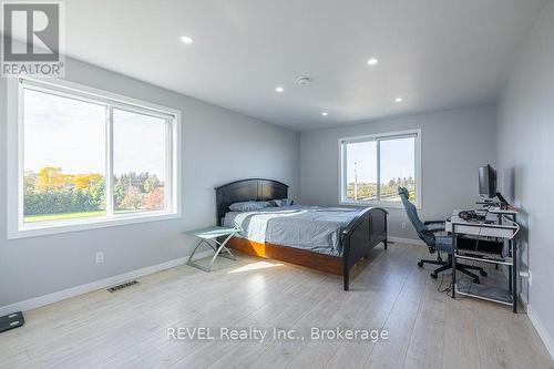 165 East West Line, Niagara-On-The-Lake (Lakeshore), ON - Indoor Photo Showing Bedroom