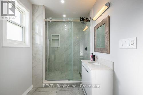 165 East West Line, Niagara-On-The-Lake (Lakeshore), ON - Indoor Photo Showing Bathroom