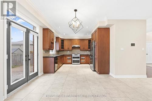 3 Prince William Way, Barrie, ON - Indoor Photo Showing Kitchen