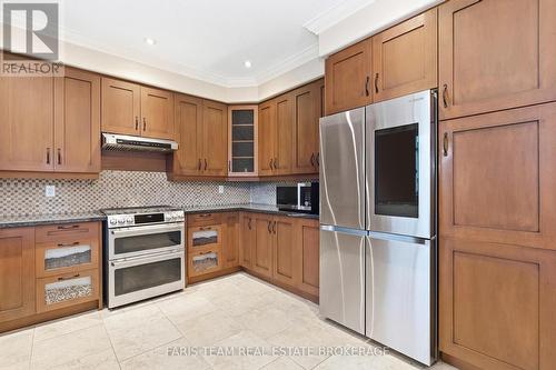 3 Prince William Way, Barrie, ON - Indoor Photo Showing Kitchen