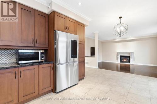 3 Prince William Way, Barrie, ON - Indoor Photo Showing Kitchen