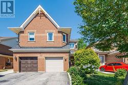 8 PRESSED BRICK DRIVE  Brampton, ON L6V 4K8