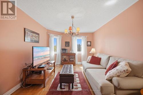 8 Pressed Brick Drive, Brampton, ON - Indoor Photo Showing Living Room