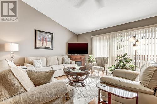 47 - 1077 Hamilton Road, London East (East O), ON - Indoor Photo Showing Living Room