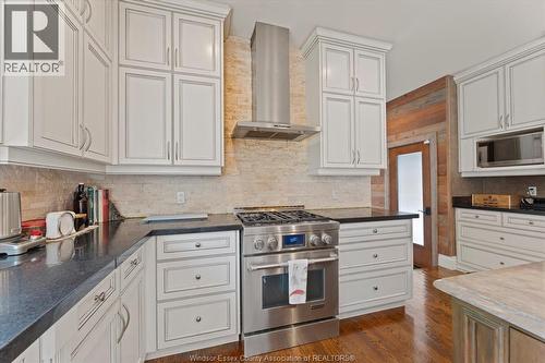 3460 Huntington Avenue, Windsor, ON - Indoor Photo Showing Kitchen With Upgraded Kitchen