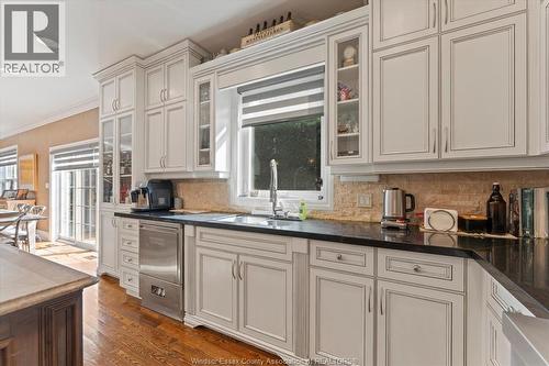 3460 Huntington Avenue, Windsor, ON - Indoor Photo Showing Kitchen
