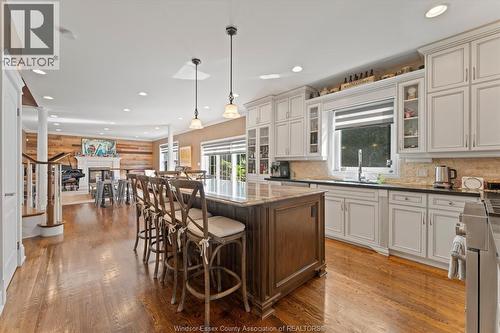 3460 Huntington Avenue, Windsor, ON - Indoor Photo Showing Kitchen With Upgraded Kitchen